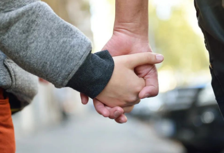 丈夫申請(qǐng)親子鑒定，過(guò)錯(cuò)方支付撫養(yǎng)費(fèi)